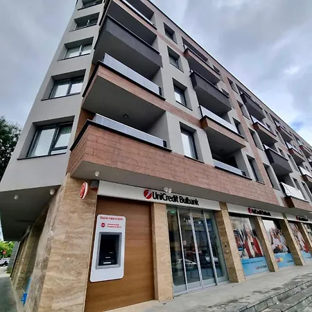 Family & Private Parking Апартаменты *